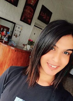 Reeza Shenel - Transsexual escort agency in Colombo Photo 8 of 9