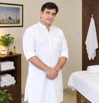 Refloxology & Relaxing Massage - masseur in Lahore