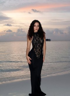 Regina Hot - escort in Dubai Photo 1 of 4