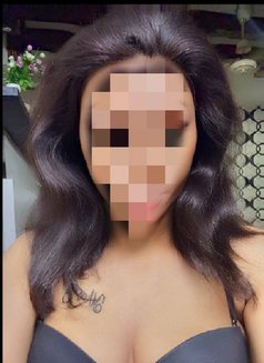 Regina - puta in Bangalore Photo 1 of 3