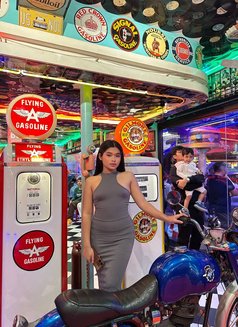 Regina Virgin George - Transsexual escort in Cebu City Photo 6 of 9