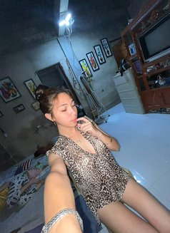 Reign Cumshow/meet - Transsexual escort in Manila Photo 3 of 7