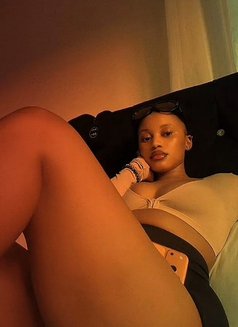 Rein - escort in Muscat Photo 1 of 2