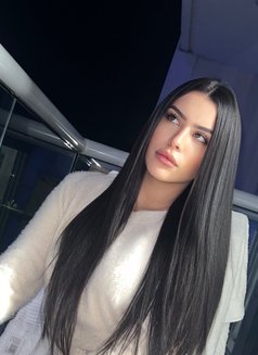 Reina - escort in Dubai Photo 4 of 15