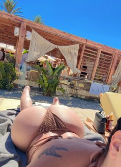 Reina - escort in Dubai Photo 7 of 15