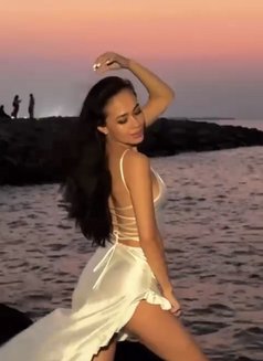 REINA Sexy Model in Dubai - escort agency in Dubai Photo 4 of 12