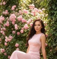 REINA Sexy Model in Dubai - escort agency in Dubai Photo 17 of 19