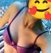 Rekha Singh - puta in Gurgaon