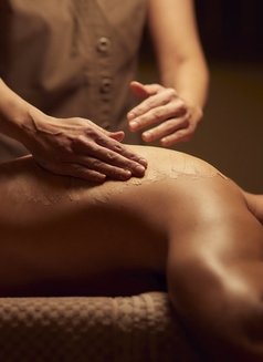 Relaxing Massage - masseuse in Muscat Photo 2 of 2