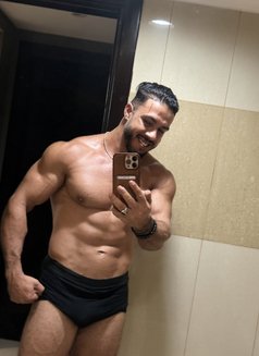 Relaxing with Sam in Dubai - Acompañantes masculino in Dubai Photo 6 of 10