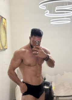 Relaxing with Sam in Dubai - Acompañantes masculino in Dubai Photo 7 of 10
