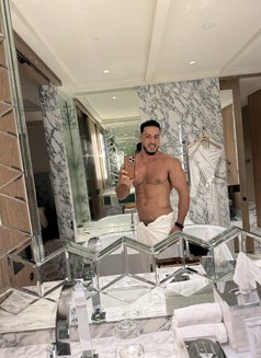 Relaxing with Sam in Dubai - Acompañantes masculino in Dubai Photo 8 of 10