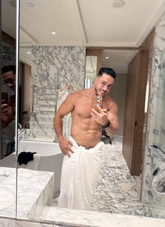 Relaxing with Sam in Dubai - Acompañantes masculino in Dubai Photo 2 of 10