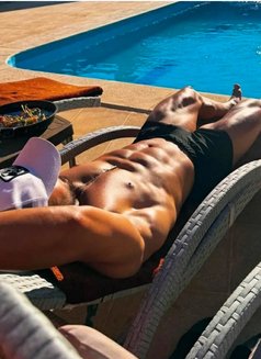 Relaxing with Sam in Dubai - Acompañantes masculino in Dubai Photo 9 of 10