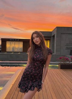 Remi - puta in Dubai Photo 1 of 6