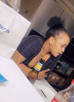 Remmy - puta in Pune Photo 6 of 13