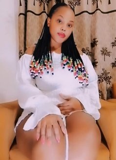 Remmy - puta in Pune Photo 12 of 13