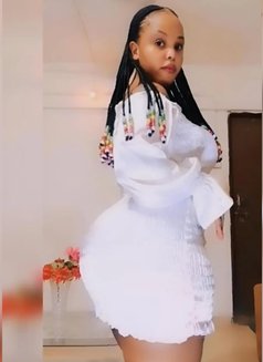 Remmy - puta in Pune Photo 13 of 13