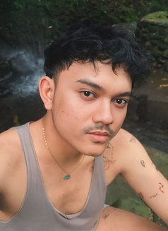 Remusya - Male escort in Bandung Photo 2 of 4