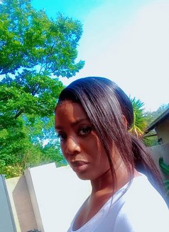 Remy - puta in Johannesburg Photo 3 of 8