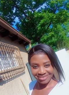 Remy - puta in Johannesburg Photo 8 of 8