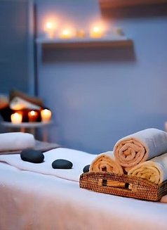 Ren - escort in Perth Photo 3 of 3