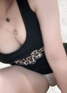 Ren - escort in Osaka Photo 3 of 3