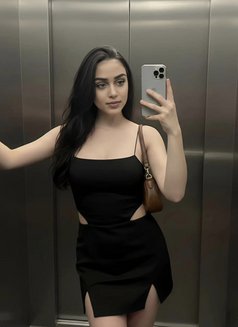 Ren Qiren - puta in Jakarta Photo 3 of 4