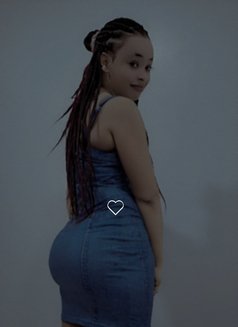 Renad - puta in Khobar Photo 4 of 6