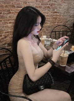 Renata Quinn - escort in Jakarta Photo 3 of 4
