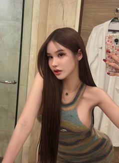 Rene - Transsexual dominatrix in Singapore Photo 3 of 6