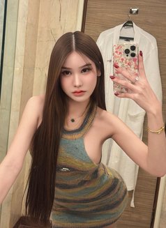 Rene - Transsexual dominatrix in Singapore Photo 4 of 6