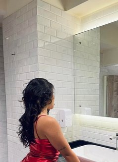 Renisha hand cash service - escort in Kathmandu Photo 1 of 2