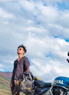 Rental boyfriend - Acompañantes masculino in Gurgaon Photo 3 of 5