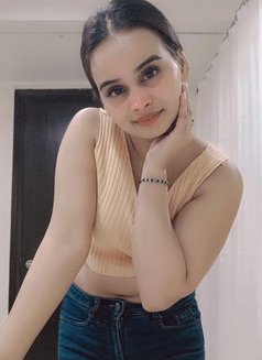 Renu Independent Girl Available in Delhi - puta in New Delhi Photo 3 of 6