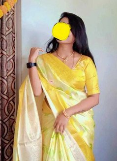 Renu Singh - puta in New Delhi Photo 1 of 2