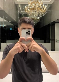 Resh - Male escort in Doha Photo 2 of 2