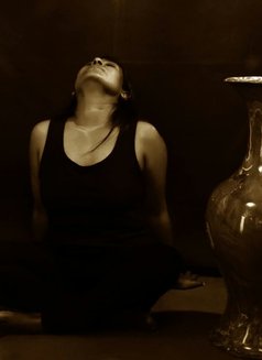 Resha'z Dome - companion in Colombo Photo 4 of 6