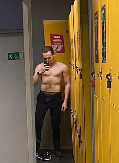 Revealing Jan - Acompañantes masculino in Prague (Praha) Photo 1 of 3