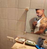 Revox - masseur in Beirut