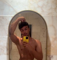 Rey - Male escort in İstanbul Photo 1 of 9
