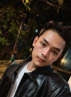 Rey - Male escort in Bali Photo 4 of 4