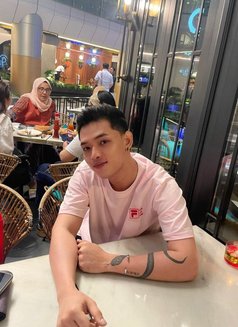 Rey - Male escort in Bali Photo 2 of 5