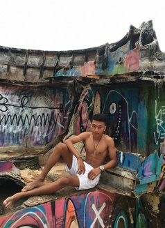 Rey - Male escort in Bali Photo 2 of 5