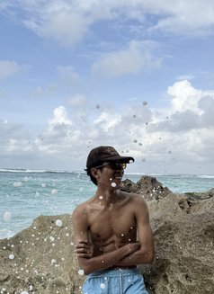 Rey - Male escort in Bali Photo 5 of 5