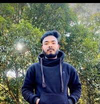 Reyaan - Intérprete masculino de adultos in Kathmandu