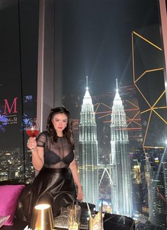 Reyna - escort in Mumbai Photo 4 of 7