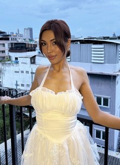Reyna - escort in Bangkok Photo 1 of 4
