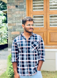 Rezvin - Male escort in Al Ain Photo 1 of 3