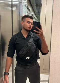 Rfabian - Male escort in Jakarta Photo 8 of 9